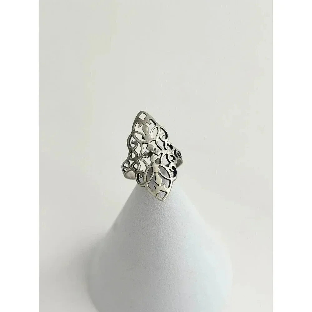 Elegant Silver Filigree Ring